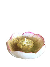 Carica l&#39;immagine nel visualizzatore di Gallery, Candela a forma di fiore glitter rosa
