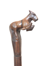 Carica l&#39;immagine nel visualizzatore di Gallery, Bastone etnico con cavallo
