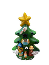 Carica l&#39;immagine nel visualizzatore di Gallery, Presepe peruviano con Albero natalizio in 3 colori
