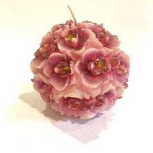 Carica l&#39;immagine nel visualizzatore di Gallery, Candele profumate con fiori in due colorazioni
