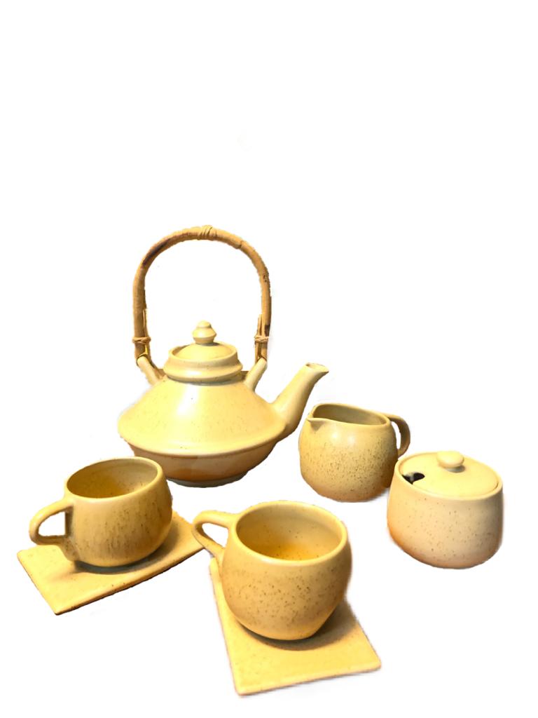 Set di tazzine thailandesi in ceramica color beige