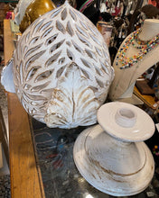 Carica l&#39;immagine nel visualizzatore di Gallery, Lampada pumo in ceramica effetto opaco striata
